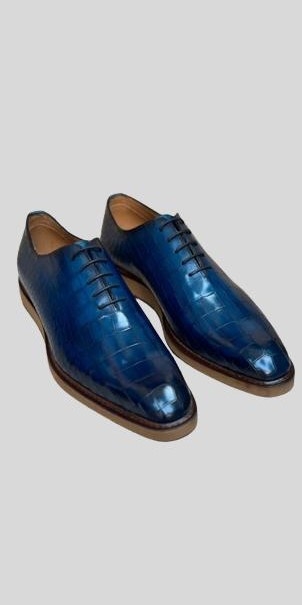 Chaussures classique à lacets pour homme habillées 42 neuf avec étiquette.