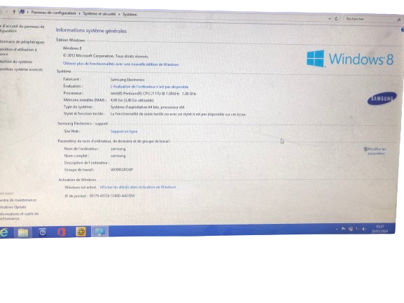 SAMSUNG - Ordinateur portable  SOUS WINDOWS 8 - RAM 4 GO - Avec sa batterie et son chargeur