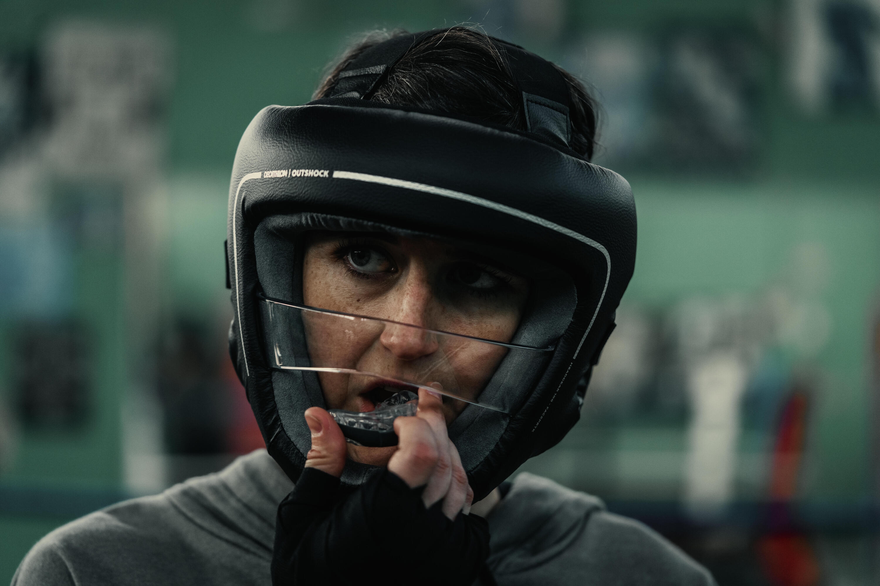 CASQUE DE BOXE ADULTE AVEC BARRE DE PROTECTION NASALE