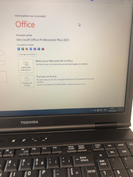 Toshiba Satellite Pro - Ordinateur portable Core i5 CPU - SOUS WINDOWS 10 Pro - RAM 4 GB - Installation Office 2021