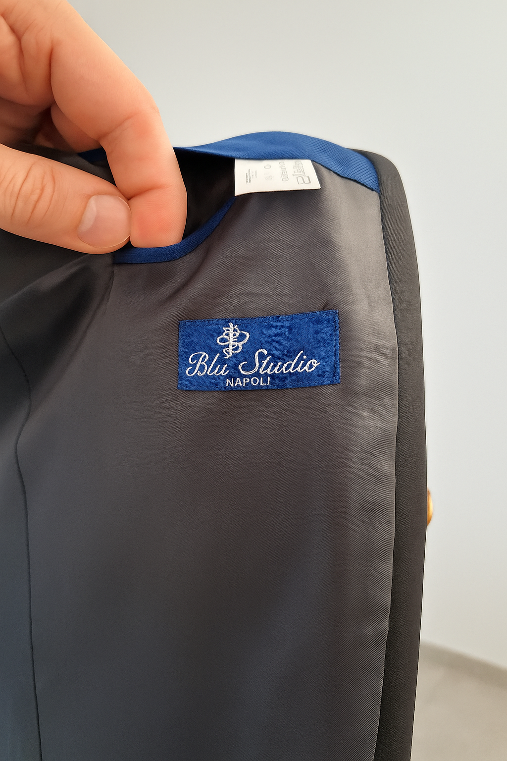 Nouveau smoking bleu Roi  50 Neuf avec étiquette. Blu studio